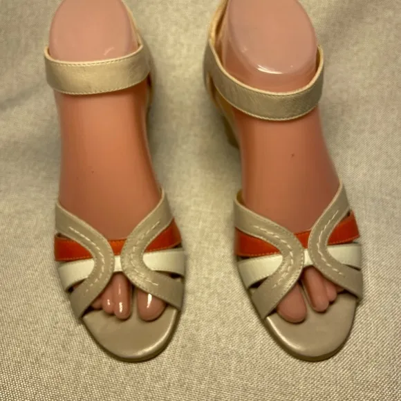 - Fidji Women's leather Sandals Size 38 US-8,5 New