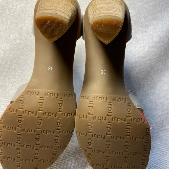 - Fidji Women's leather Sandals Size 38 US-8,5 New