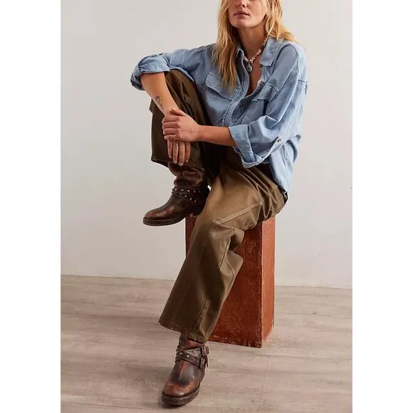 🆕 FREE PEOPLE We The Free Good Luck Coated Barrel Jeans / New Moon