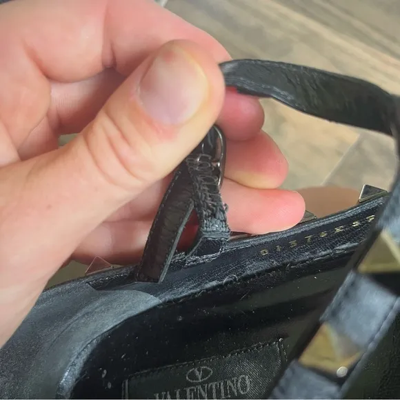 🎉🛍️ MOVING SALE • Valentino Garavani Noir Black Cage ballerina flats 39