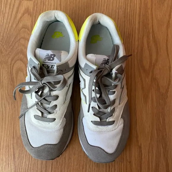 ❤️ New Balance Grey Neon 574 Sneakers Size 9