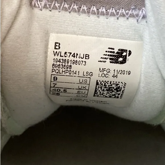 ❤️ New Balance Grey Neon 574 Sneakers Size 9