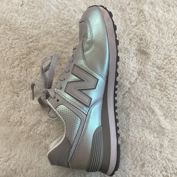 ❤️ New Balance Silver Iridescent 574 Sneakers Size 9