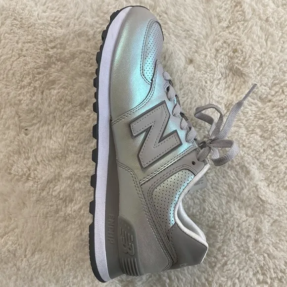 ❤️ New Balance Silver Iridescent 574 Sneakers Size 9