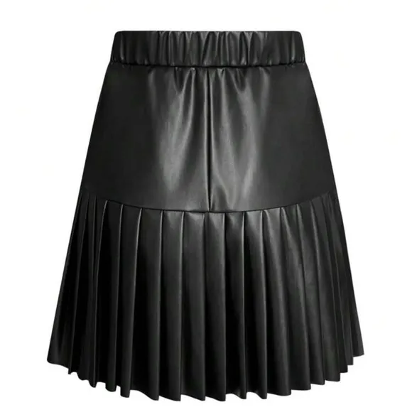 🆕 NWOT pleated faux leather skirt