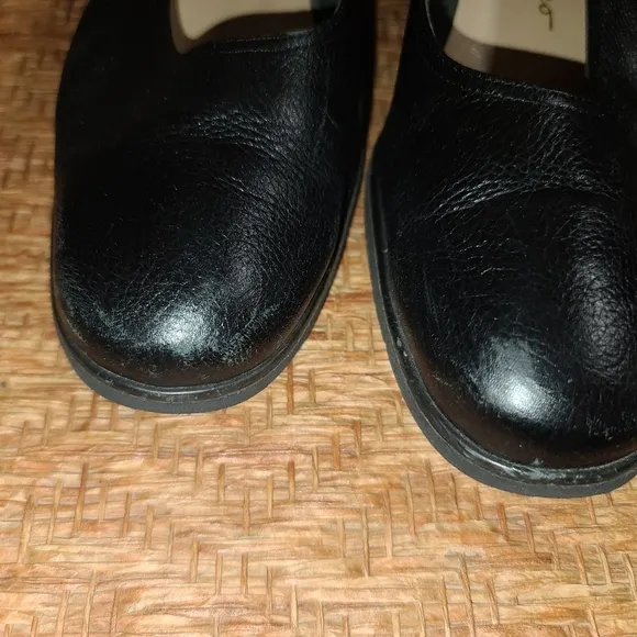 - Salvatore Ferragamo black leather flats sz 9