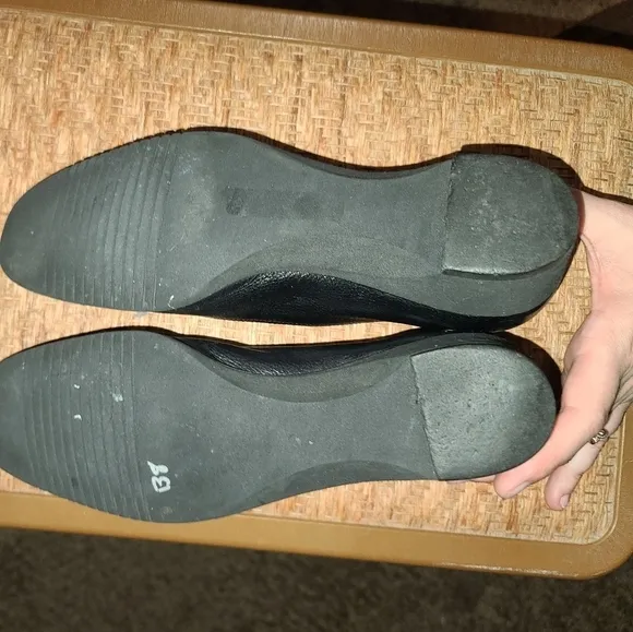 - Salvatore Ferragamo black leather flats sz 9