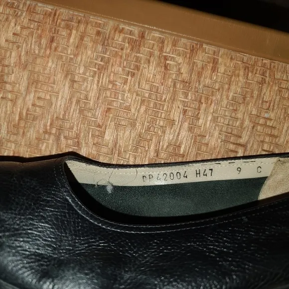 - Salvatore Ferragamo black leather flats sz 9