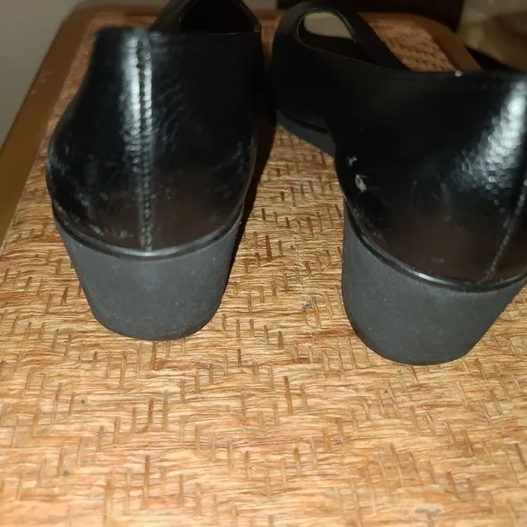 - Salvatore Ferragamo black leather flats sz 9