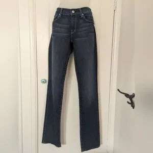 7 for All Mankind Straight Leg Jean 29 NWT