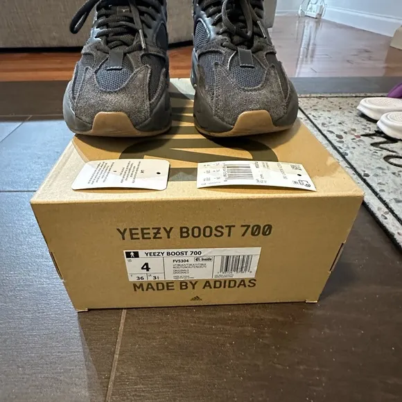Adidas Yeezy Boost 700 Sneakers Utility Black