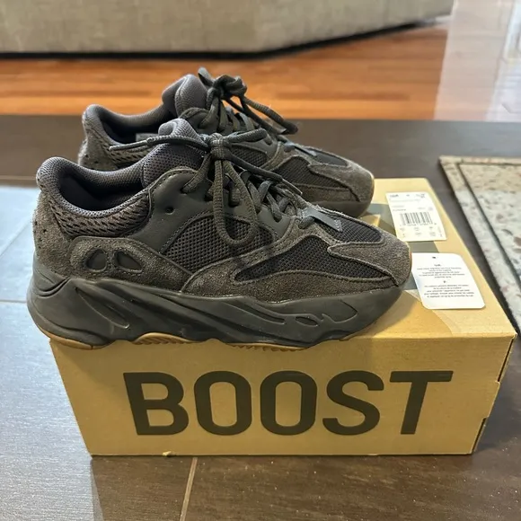 Adidas Yeezy Boost 700 Sneakers Utility Black