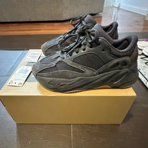 Adidas Yeezy Boost 700 Sneakers Utility Black