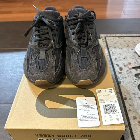 Adidas Yeezy Boost 700 Sneakers Utility Black