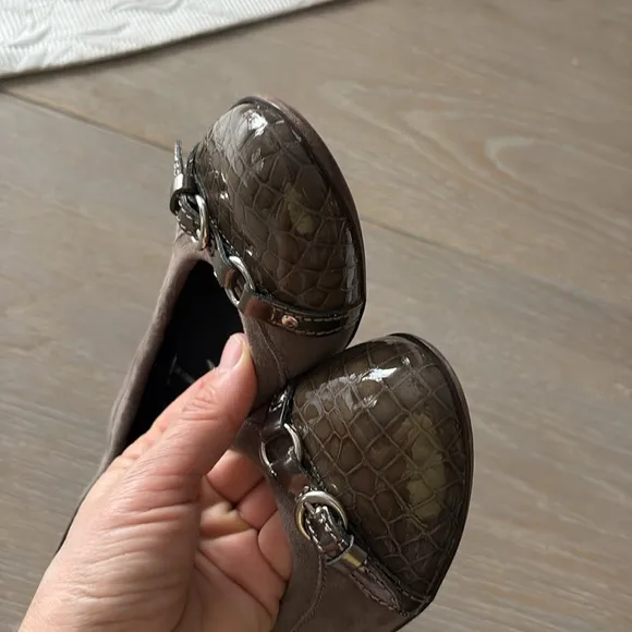 AGL Women's Taupe Leather Flats, size 9.5; new