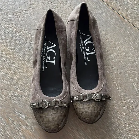 AGL Women's Taupe Leather Flats, size 9.5; new