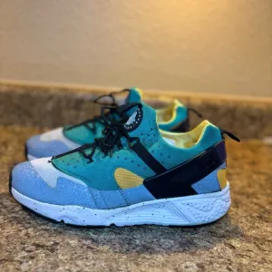 AIR HUARACHE UTILITY Men’s Nike Teal and Gray Athletic Sneakers