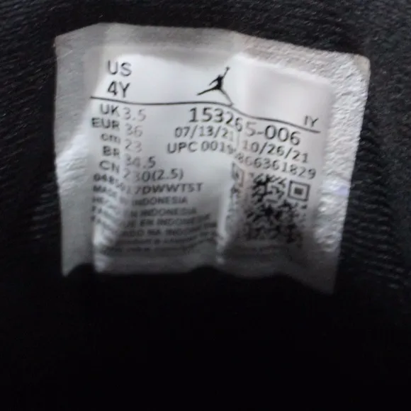 Air Jordan 12 Retro Black White Silver Sneakers 153265-006 Kids 4Y