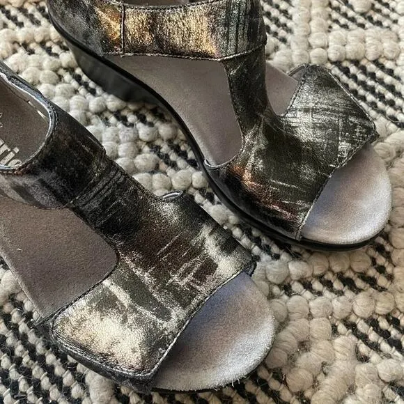 Alegria Women’s Riki T-Strap Leather Sandals Size 37 in Silver