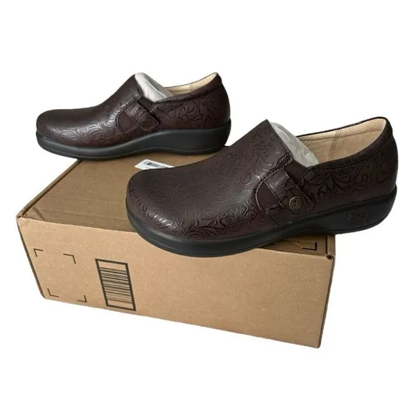 Algeria Floral Embossed Flutter Chocolate Brown Loafer Clogs 38 U.S. 8 - 8.5