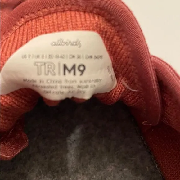 AllBirds  100% Wool Sneakers Trail Runner size 9 Nantucket Red