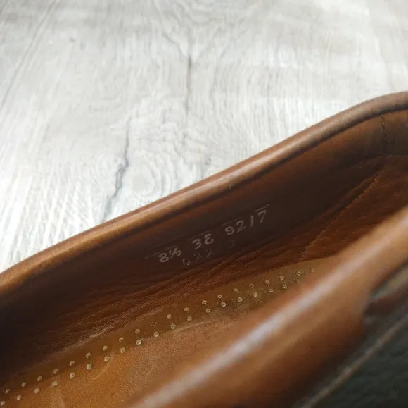 Allen Edmonds Nashua 2 Tone Leather Loafers. Size 8.5