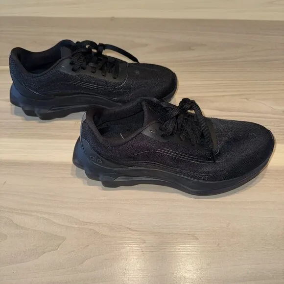 ALO Yoga Alo Runner Black/Black Lace-Up Running Sneakers Men's 8 Women's 9.5