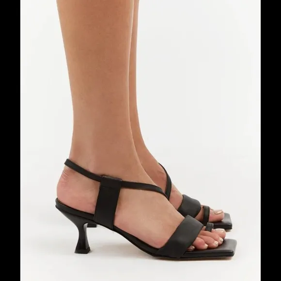 Alohas 42 Asymmetric Square Strap Sandals Black Leather Kitten Heels