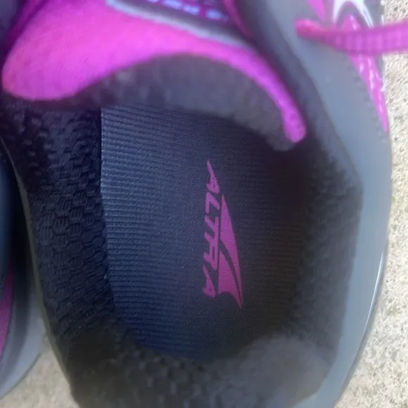 Altra Lone Peak 3.5 Trail Running Sneaker Fuschia/Grey Size 9
