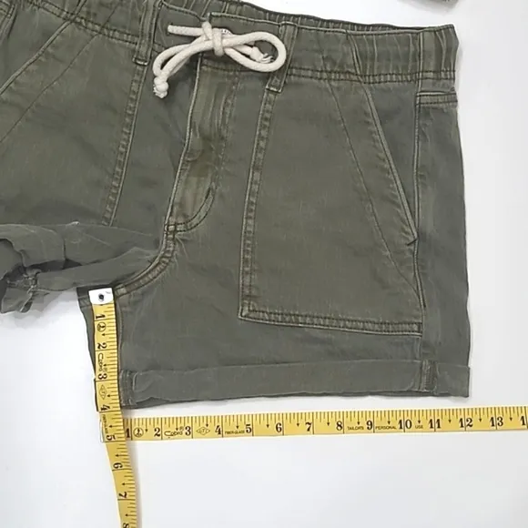 American Eagle Short Casual Shorts High Waist Rise Utility Pockets Button &amp; Zip