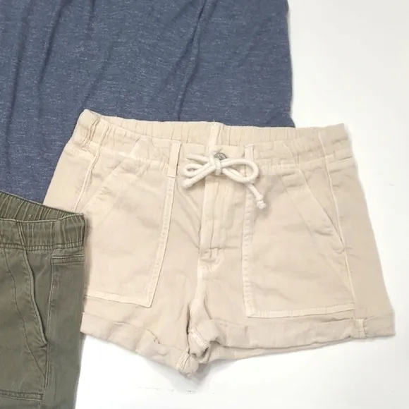 American Eagle Short Casual Shorts High Waist Rise Utility Pockets Button &amp; Zip