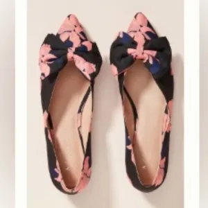 Anthropologie Bow City Flats Black Floral Size 7. NWOT