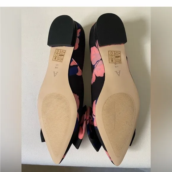 Anthropologie Bow City Flats Black Floral Size 7. NWOT