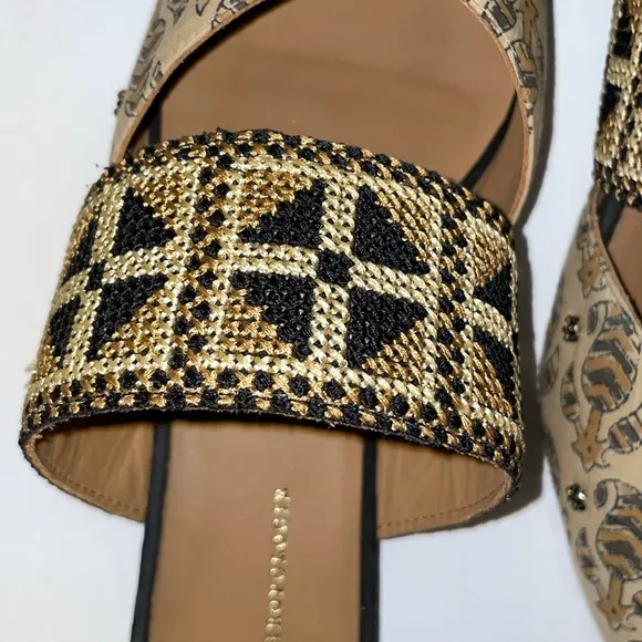 Anthropologie mules embroidered flats fits better for 8.5 to 9 shoe size