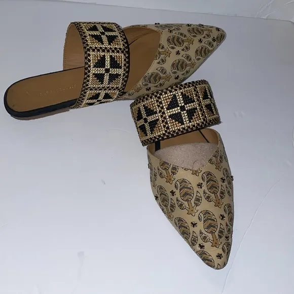 Anthropologie mules embroidered flats fits better for 8.5 to 9 shoe size