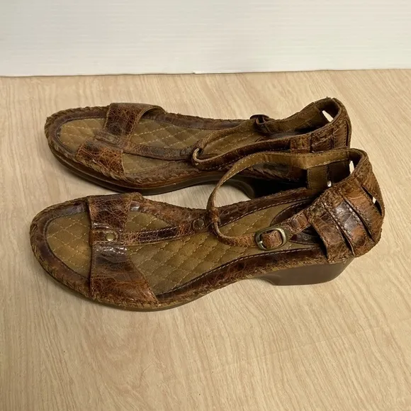 ARIAT SHALIMAR Womens US 10 B Brown Leather T-Strap Wedge Heel Buckle Sandals