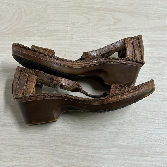 ARIAT SHALIMAR Womens US 10 B Brown Leather T-Strap Wedge Heel Buckle Sandals