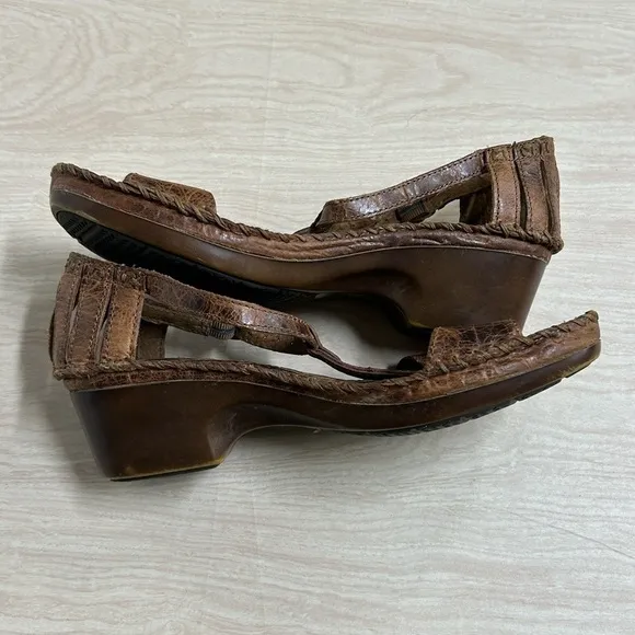 ARIAT SHALIMAR Womens US 10 B Brown Leather T-Strap Wedge Heel Buckle Sandals