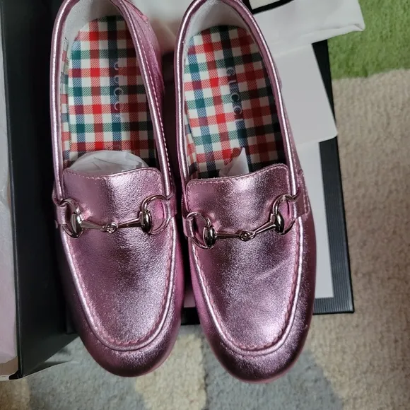 Auth Gucci girls pink loafers