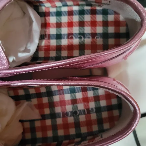 Auth Gucci girls pink loafers