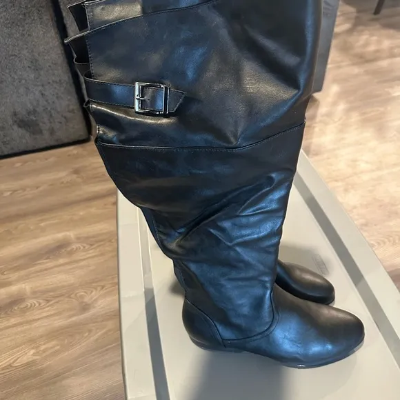 Avenue Black Knee-High Boots with Buckle 12W