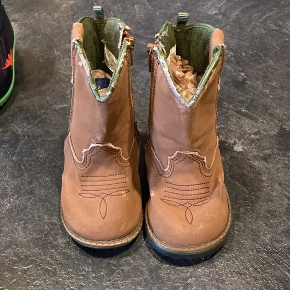 Baby toddler boys shoe lot size 4 - lot of 7 pairs