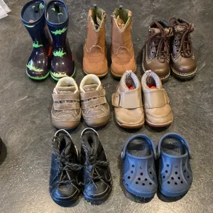 Baby toddler boys shoe lot size 4 - lot of 7 pairs