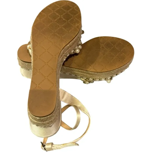 Badgley Mischka Ivory Ankle Strap Wedge Sandals Pearl Crystal Embellishments 6.5