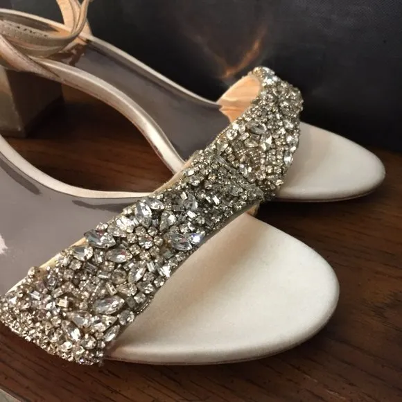 Badgley Mischka Jada Size 9 Ivory Crystal Embellished Block Heel Sandals