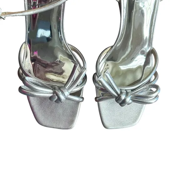 Badgley Mischka Luciana Wedge Sandal Sz 7.5 Knot Detail Silver Metallic Leather