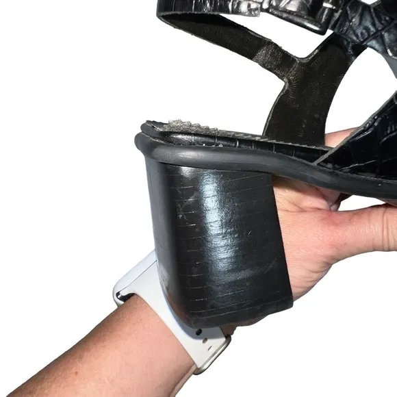 BANDOLINO *Vintage* (EUC) Kendra Black Leather T Strap Sandals, Size 9.5