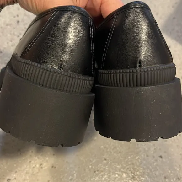 BCBGENERATION MARLEY PLATFORM STUDDED LOAFERS BLACK SIZE 8.5 NEW IN BOX