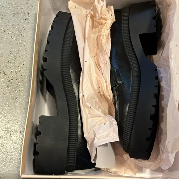 BCBGENERATION MARLEY PLATFORM STUDDED LOAFERS BLACK SIZE 8.5 NEW IN BOX