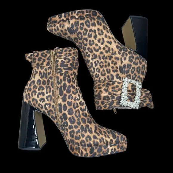 Betsey Johnson Leopard Print Boots Womens 8 Pearl Buckle‎ Shiny Black High Heel